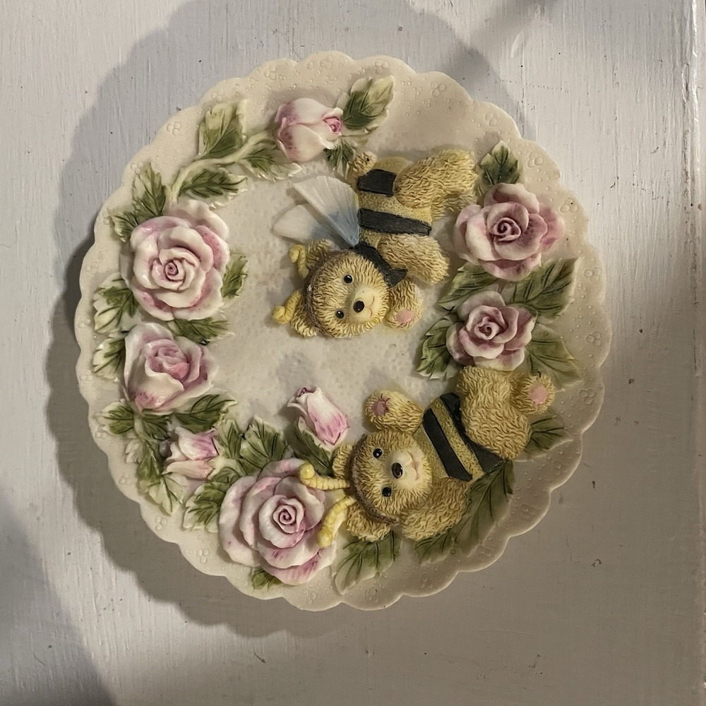 1997 Popular Imports Teddy Bear Bees Flowers Raised Resin‎ Decorative Plate
